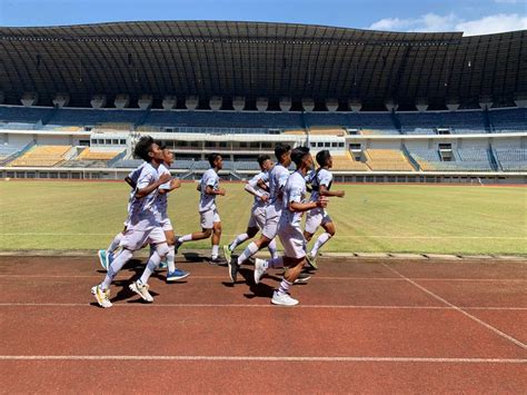 Pelatih Persib Mulai Matangkan Skema Dan Formasi Melawan Tira Persikabo