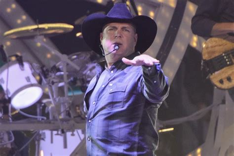 Garth Brooks Announces Detroit Concert Dates