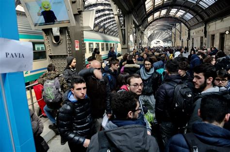 Il Treno Della Memoria Si Guasta Studenti Bloccati Per Ore In