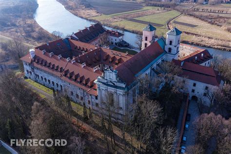 Opactwo Benedyktynów w Tyńcu Klasztor Tyniec z lotu ptaka dron