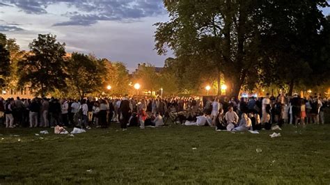 Bilderna visar Stor folkmassa i park på studentnatten SVT Nyheter