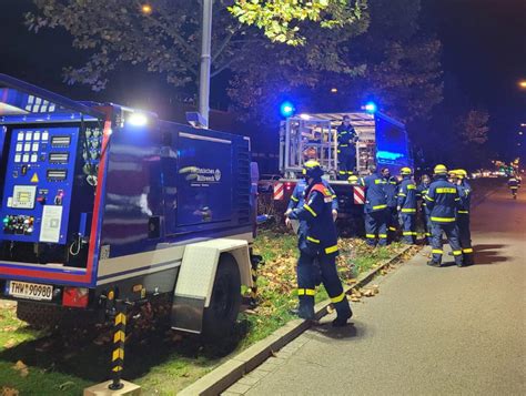 N Rnberg Feuerwehr Gro Einsatz Am Stadtpark Praxis Geriet In Brand