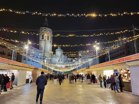 Feria de Artesanía de Navidad plaza de la Reina Valencia 2024 Archivos