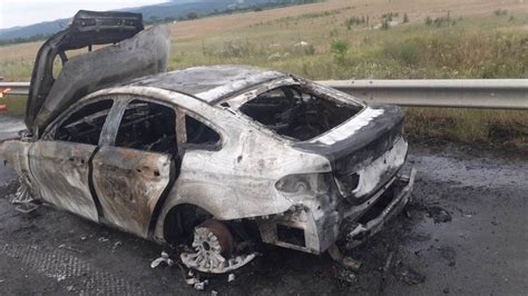 FOTO Incendiu pe autostrada A1 Deva Sibiu Un autoturism s a făcut