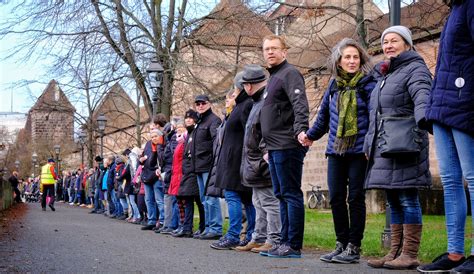 Nachrichten Aus Dem Rathaus Eindrucksvolle Menschenkette In N Rnberg