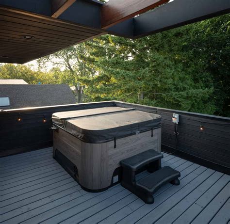 6 Simple Steps To Clean Your Hot Tub Cover