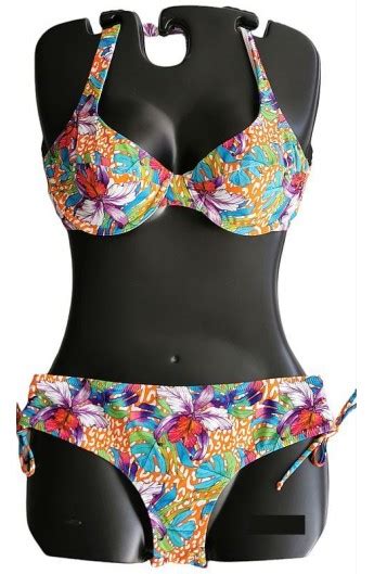 Bikini Con Ferretto Coppa C Slip Alto Con Laccetto Regolabile In