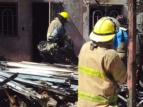 Registran Incendio De Casa Y Vehículo En Villa Residencial Del Real