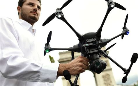 Paris Les drones autorisés à voler un dimanche par mois Le Télégramme