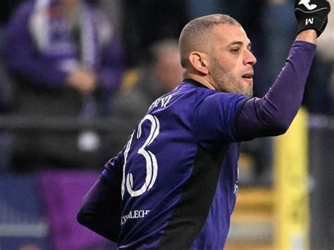 Un International Alg Rien Encense Slimani Apr S Sa Signature En Belgique