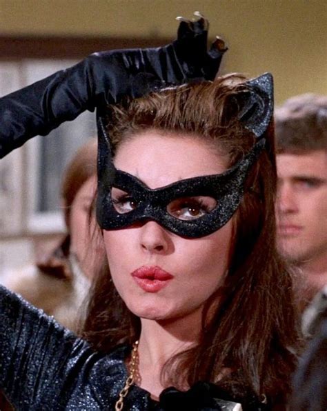 A Atriz Julie Neymar Na Personagem De Mulher Gato Da S Rie Batman E