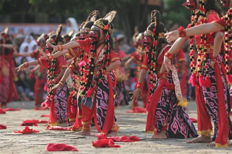 Berwisata Sambil Mempelajari Kesenian Tradisional Di Desa Gegesik Kulon