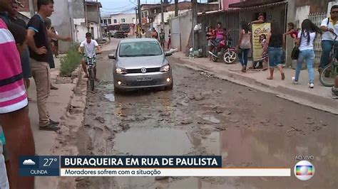 Moradores de Paulista denunciam buracos em via e cobram providências