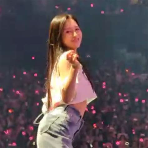 Minaron On Twitter Mina S Shy Smile After Shaking Ass To Signal