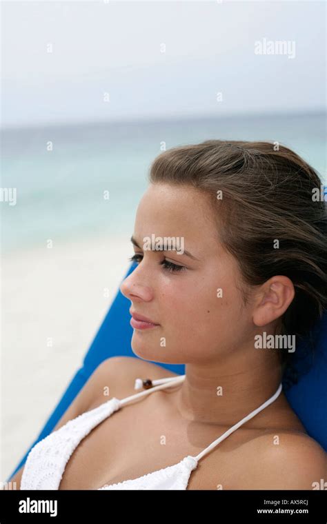 Teenage Girl Wearing Bikini Stockfotos Teenage Girl Wearing Bikini