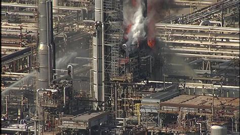 Large Fire Burns At Exxonmobil Refinery In Baytown Abc13 Houston