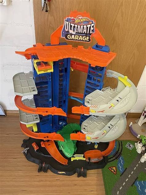 Hot Wheels City Megacity Parkgarage Mit T Rex Angriff Comprare Su Ricardo