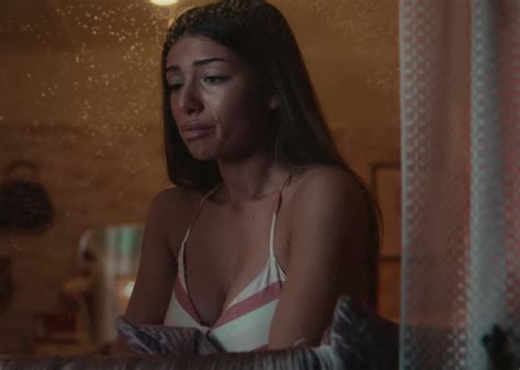 Nửa đêm xem phim Sex Education tôi bất ngờ trước khoảnh khắc bùng nổ cảm xúc của một cô gái