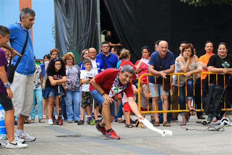 Pepe Y Txiki Se Llevan El Campeonato De Lanzamiento De Papel Higiénico