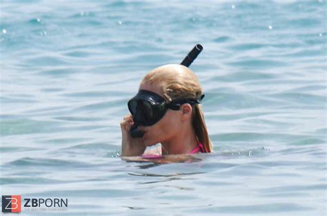 Michelle Hunziker Rosy Bathing Suit On The Beach In Varigotti ZB Porn