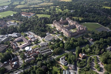 Royal Holloway University Of London British Side İngilterede Eğitim