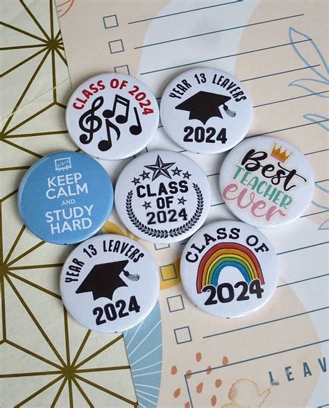 📐 🎓 ️ Call all teachers - we have lots of great keepsake badges for