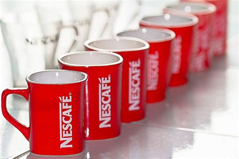 » Банка и чашка NESCAFE