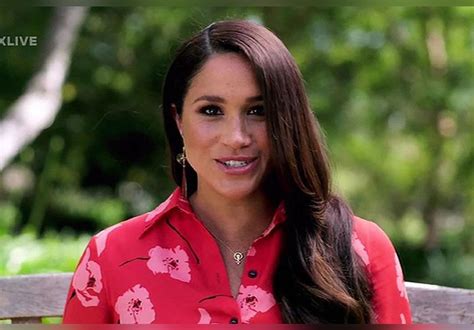 Meghan Markle le secret du collier porté avec sa robe de grossesse