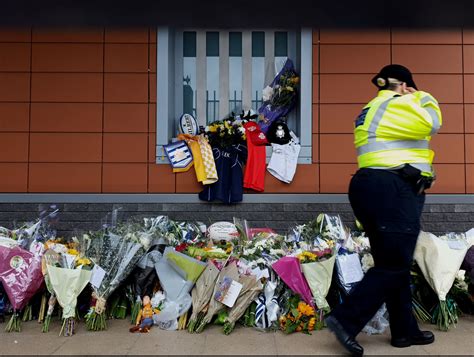 Public backlash hits the proposed cuts at Croydon police station London 5