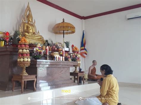 Puja Bakti Peringatan Trisuci Waisak Be Di Dua Tempat Berbeda