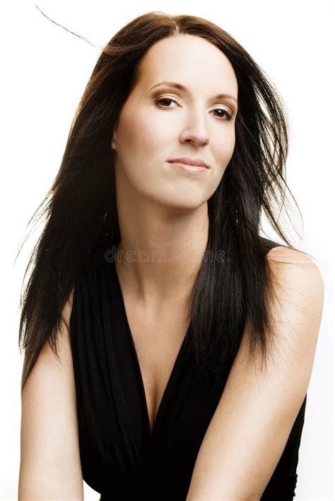 Mujer Hermosa Con El Pelo Que Agita En El Viento Imagen De Archivo