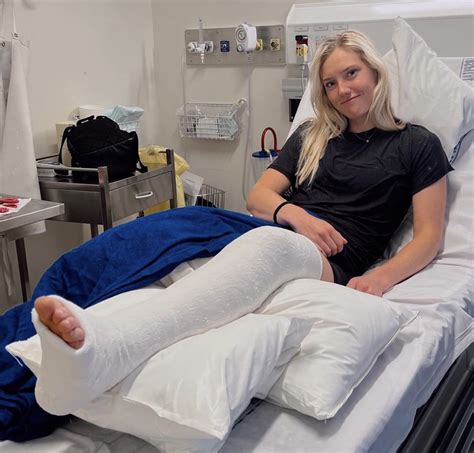 U S Ski Racer Nina OBrien Re Fractures Leg During Training In New