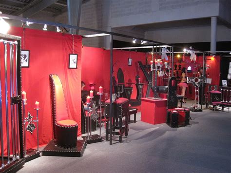 1024px-Salon-erotik_Besançon_001