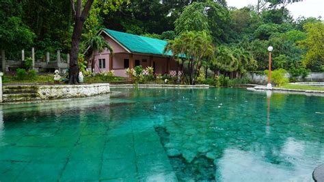 Becoming Filipino Vlogger Kulas Enjoys Malbog Sulfuric Hot Spring In