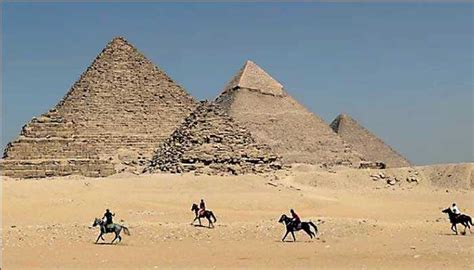 Egypt Probes Images Of Naked Couple Atop Pyramid Daily FT