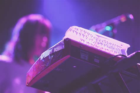 La Hermosa Burbuja De Blonde Redhead