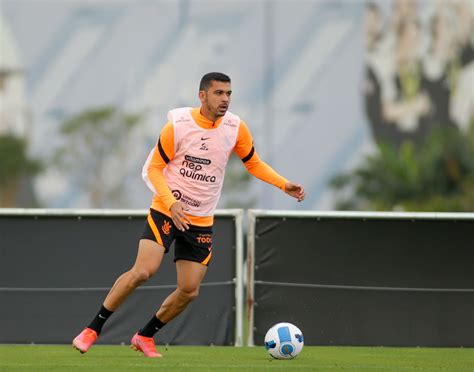 Lateral Passagem Recente No Corinthians Acerta Clube Da S Rie A