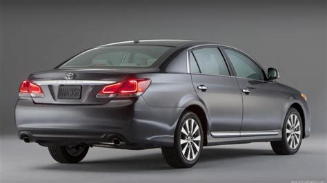 Toyota Avalon Specs, Performance, Comparisons