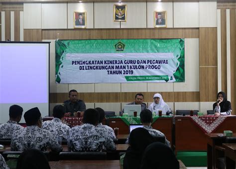 Peningkatan Kinerja Guru Dan Pegawai MAN 1 Kulon Progo MAN 1 Kulon Progo