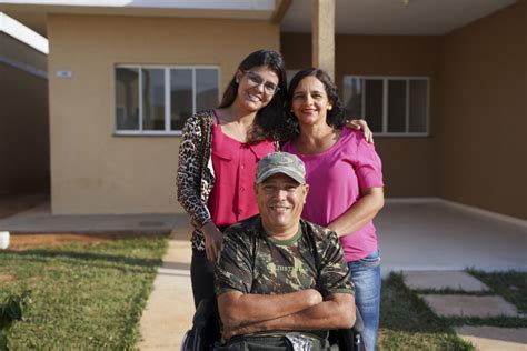 Fam Lias De Senador Canedo Recebem Moradias Constru Das Recursos Do