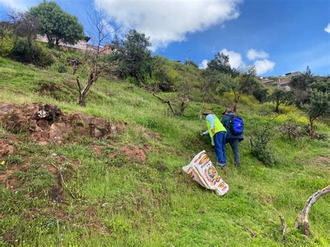 Cusco Pobladores De Santiago Retiran Residuos Sólidos De Monumento