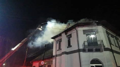 FOTO VIDEO Incendiu violent la o brutărie din județul Vâlcea