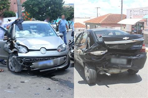 Mulher Perde Controle Do Carro Atinge Seis Ve Culos E Danifica Parede