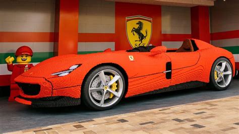 Arman Ferrari de Tamaño Real con 380 Mil Piezas de Lego N