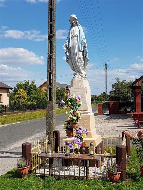 Krzyże i kapliczki przydrożne Parafia Rzymskokatolicka pw Św