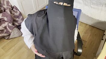 Une Femme Turque Aux Beaux Yeux Portant Un Hijab Se Masturbe En Collants XVIDEOS