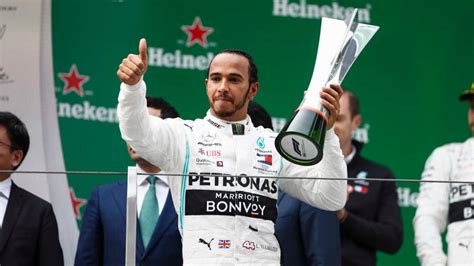 Dominante na China Hamilton vence milésimo GP da F 1 e assume a ponta