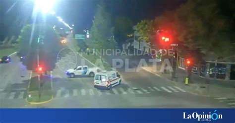 Cruzó A Toda Velocidad El Semáforo En Rojo Y Mató A Un Motociclista