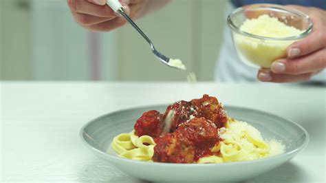 Tagliatelle Met Veggie Balls In Tomatensaus Stap Mp Video