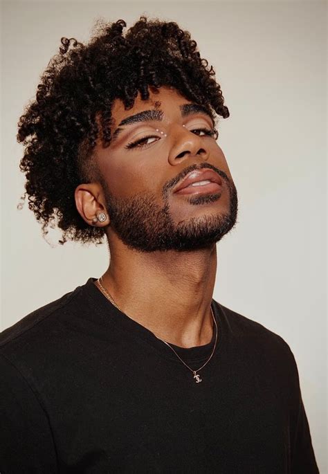 Le Mvp Du Maquillage Pourquoi Cet Athl Te Universitaire Gay Est Dur Cuire Gayvox